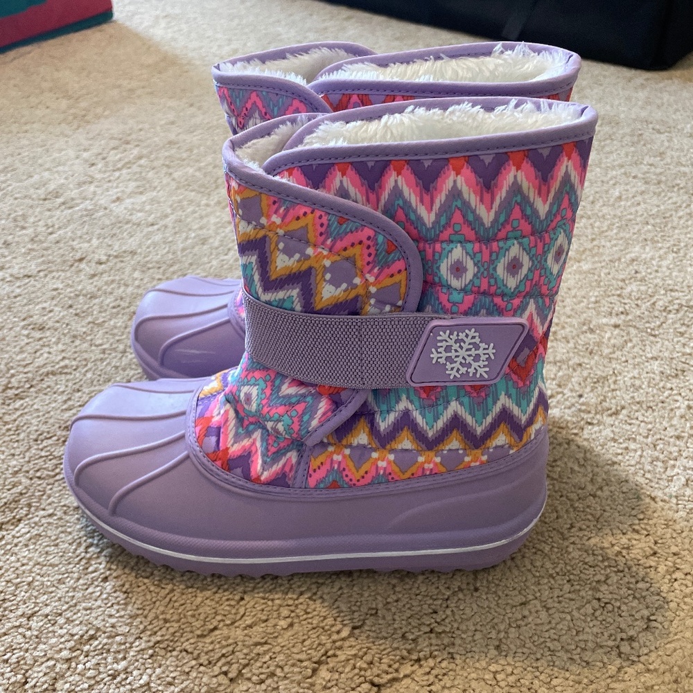 Snow boots